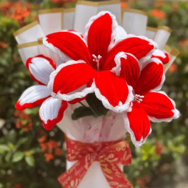 Buquê de Lírios vermelho e branco, foto 2